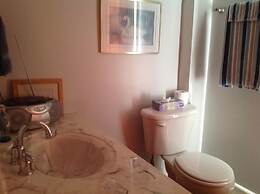 10th Avenue Guest House & Suites