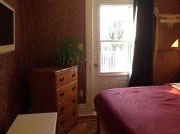 10th Avenue Guest House & Suites