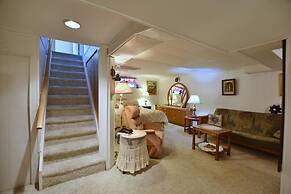 10th Avenue Guest House & Suites