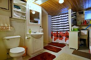 10th Avenue Guest House & Suites