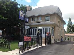 10th Avenue Guest House & Suites