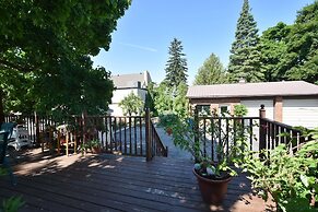 10th Avenue Guest House & Suites