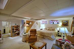 10th Avenue Guest House & Suites