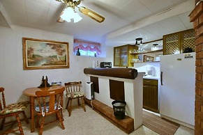 10th Avenue Guest House & Suites