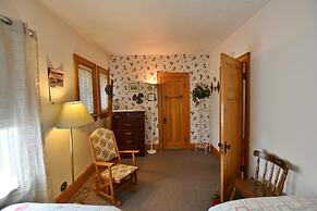 10th Avenue Guest House & Suites