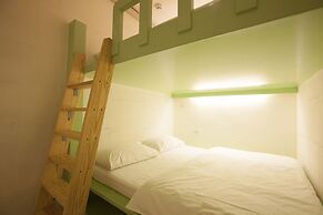 Mr Lobster's Secret Den Design Hostel