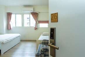 Mr Lobster's Secret Den Design Hostel