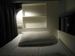 Mr Lobster's Secret Den Design Hostel