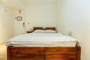 Mr Lobster's Secret Den Design Hostel