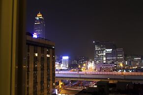 Mr Lobster's Secret Den Design Hostel