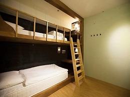 Mr Lobster's Secret Den Design Hostel