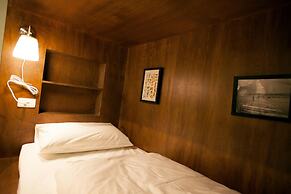 Mr Lobster's Secret Den Design Hostel