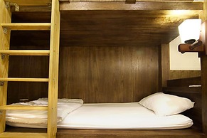 Mr Lobster's Secret Den Design Hostel