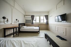 Mr Lobster's Secret Den Design Hostel