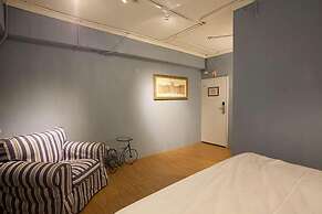 Mr Lobster's Secret Den Design Hostel