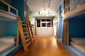 Mr Lobster's Secret Den Design Hostel