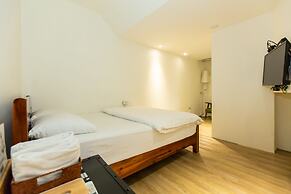 Mr Lobster's Secret Den Design Hostel