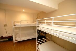 Mr Lobster's Secret Den Design Hostel