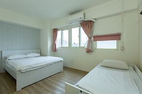 Mr Lobster's Secret Den Design Hostel