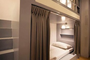 Mr Lobster's Secret Den Design Hostel