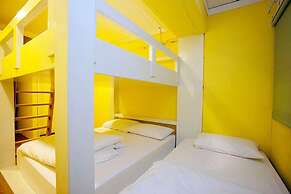 Mr Lobster's Secret Den Design Hostel