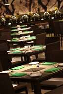 Santika Premiere Kota Harapan Indah