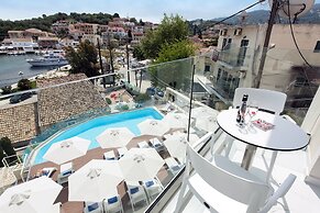 Melina Bay Boutique Hotel