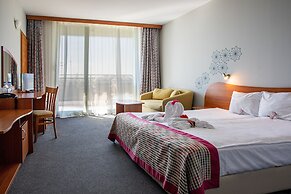 MPM Kalina Garden Hotel