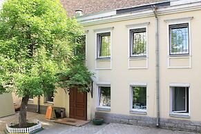 Landmark City Hotel - Hostel