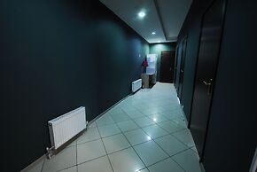 Landmark City Hotel - Hostel