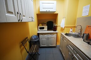 Landmark City Hotel - Hostel