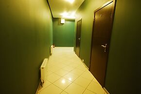 Landmark City Hotel - Hostel