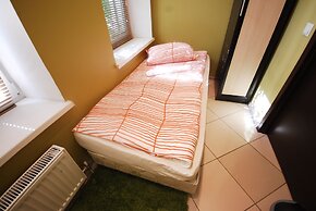 Landmark City Hotel - Hostel