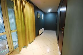 Landmark City Hotel - Hostel