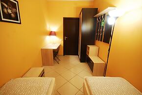 Landmark City Hotel - Hostel