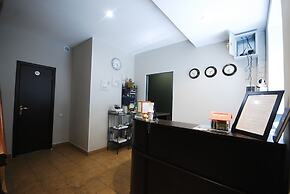 Landmark City Hotel - Hostel
