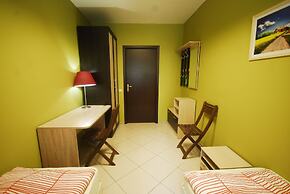 Landmark City Hotel - Hostel
