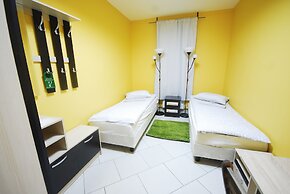 Landmark City Hotel - Hostel