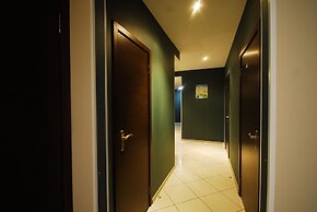 Landmark City Hotel - Hostel