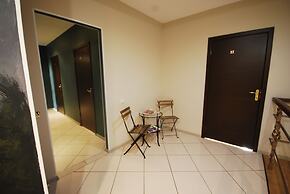Landmark City Hotel - Hostel