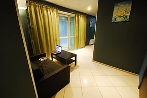 Landmark City Hotel - Hostel