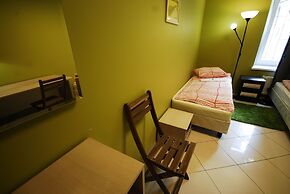 Landmark City Hotel - Hostel