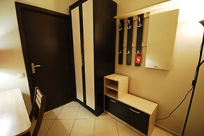 Landmark City Hotel - Hostel