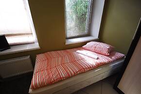 Landmark City Hotel - Hostel