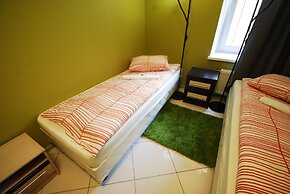 Landmark City Hotel - Hostel