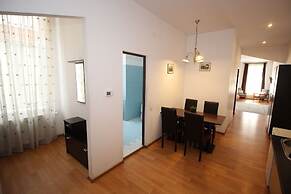 Main Square Apartments & More