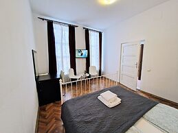 Main Square Apartments & More