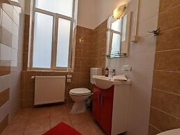 Main Square Apartments & More