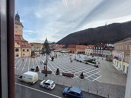 Main Square Apartments & More