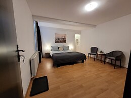 Main Square Apartments & More